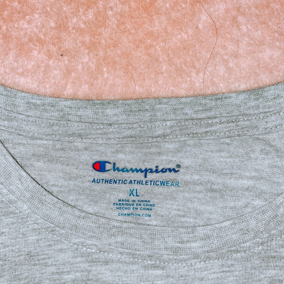 Long sleeve Champion shirt!🤍 - Picture 5 of 5